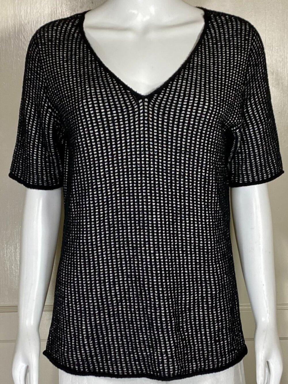ARMANI COLLEZIONI Made in ITALY Black White Knit V Neck Short Sleeve Sweater M